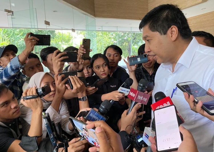 Meski Dukung Prabowo-Gibran, Maruarar Masih Belum Pikir Pindah ke Parpol Lain 1 Meski Dukung Prabowo-Gibran, Maruarar Masih Belum Pikir Pindah ke Parpol Lain