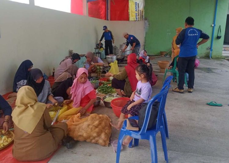 Puluhan keluarga mengungsi akibat longsor di Banjarnegara