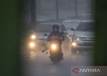 Waspada hujan badai di wilayah Jawa Tengah