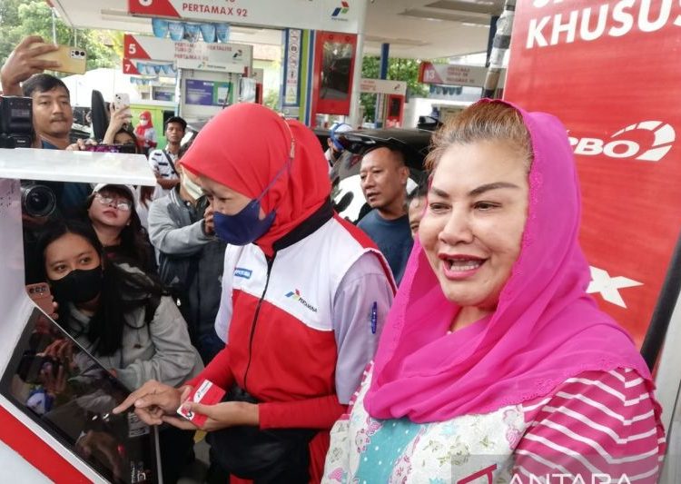 Pembayaran BBM mobil dinas Pemkot Semarang gunakan non tunai