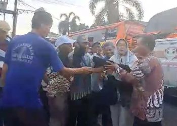Bawaslu Banyumas selidiki pembagian kaos capres saat kunjungan Jokowi