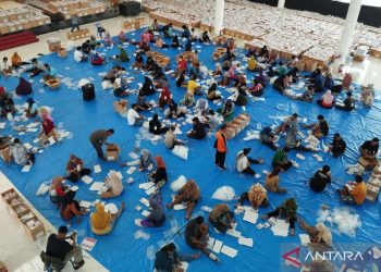 KPU Kudus mulai lipat surat suara