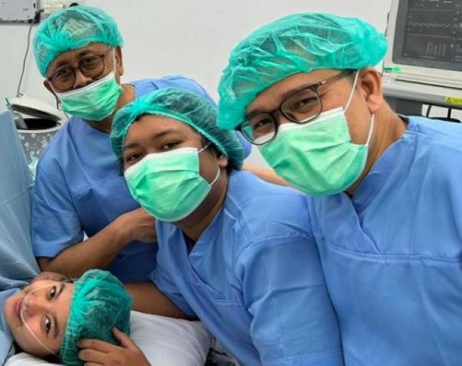 Marshel Widianto dan Cesen Dikaruniai Anak Kedua Laki-laki 1 Marshel Widianto dan Cesen Dikaruniai Anak Kedua Laki-laki
