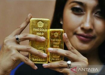 Harga emas Antam hari ini turun
