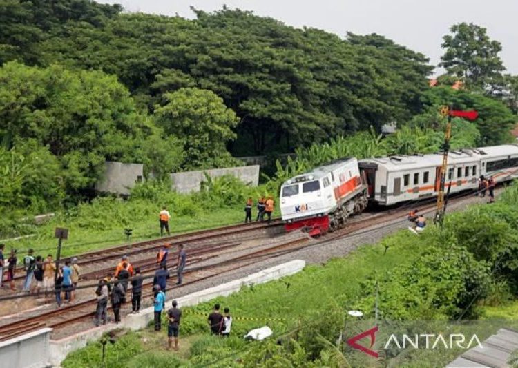 Perjalanan sejumlah KA lintas selatan Jawa alami keterlambatan 1 Perjalanan sejumlah KA lintas selatan Jawa alami keterlambatan