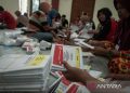 Pelipatan surat suara pemilu di KPU Karanganyar