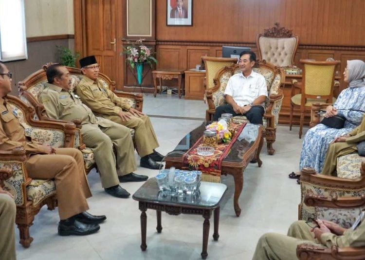 Penjabat Bupati Magelang temui pejabat pada hari pertama kerja 1 Penjabat Bupati Magelang temui pejabat pada hari pertama kerja