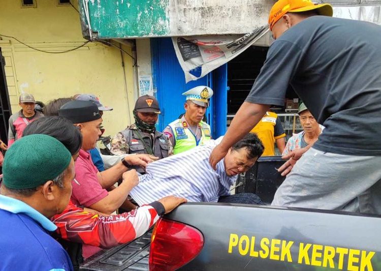 Polsek Kertek Wonosobo evakuasi warga tersengat arus listrik