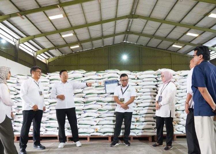 Penyaluran Bantuan Pangan CBP dilanjutkan di Banyumas dan Tegal 1 Penyaluran Bantuan Pangan CBP dilanjutkan di Banyumas dan Tegal