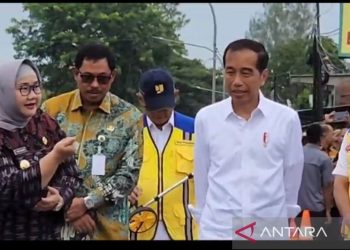 Presiden Jokowi tinjau perbaikan Jalan Solo-Purwodadi