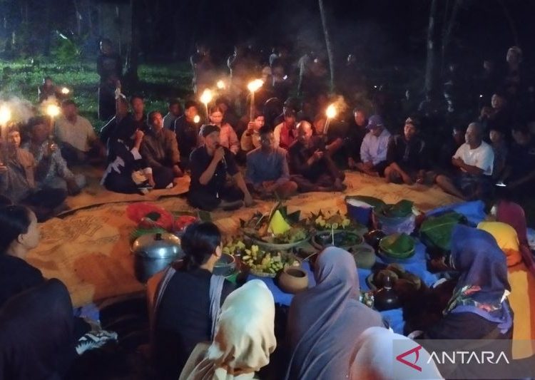 Warga Sedulur Sikep gelar selamatan Pemilu 2024 berlangsung damai 1 Warga Sedulur Sikep gelar selamatan Pemilu 2024 berlangsung damai
