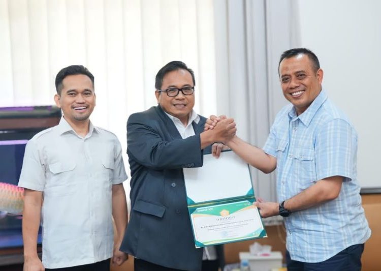"Polisi anak yatim" dapat gelar doktor kehormatan Unissula 1 “Polisi anak yatim” dapat gelar doktor kehormatan Unissula