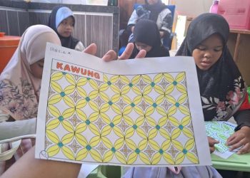 Mahasiswa Unsoed ajak anak buruh migran di Malaysia cintai batik nusantara
