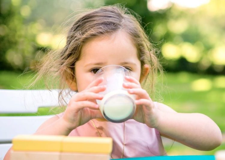 Konsumsi susu yang tepat untuk nutrisi dan jaga daya tahan tubuh anak saat puasa 1 Konsumsi susu yang tepat untuk nutrisi dan jaga daya tahan tubuh anak saat puasa