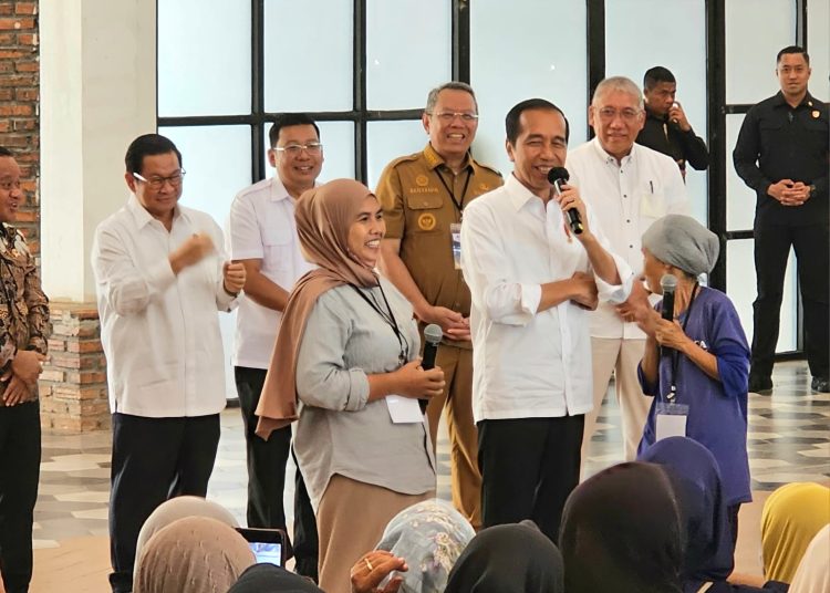 Jokowi Bagi-Bagi Beras 10 Kilogram di Kota Tangsel – Warga Berita 1 Jokowi Bagi-Bagi Beras 10 Kilogram di Kota Tangsel – Warga Berita
