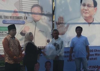 Hj Tina Wiryawati Bagikan Ratusan Ribu Bibit Ikan untuk Tingkatkan Ketahanan Pangan di Dapil Jabar 13 – Warga Berita