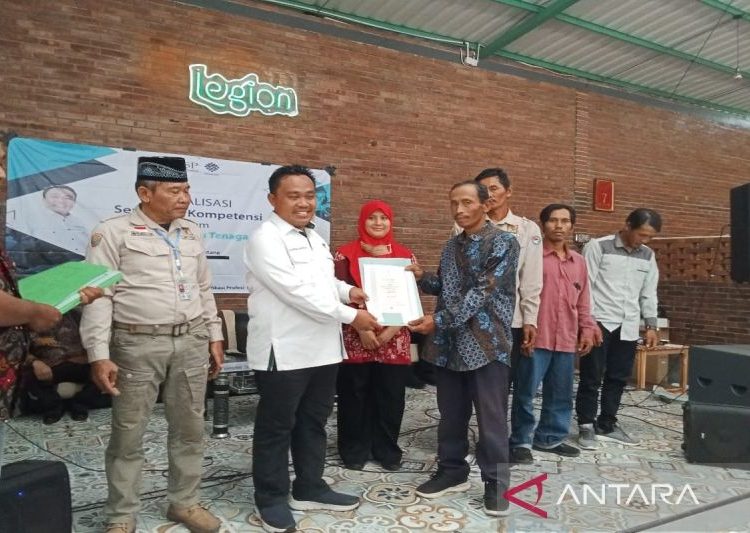 80 pekerja konstruksi KITB terima sertifikat kompetensi