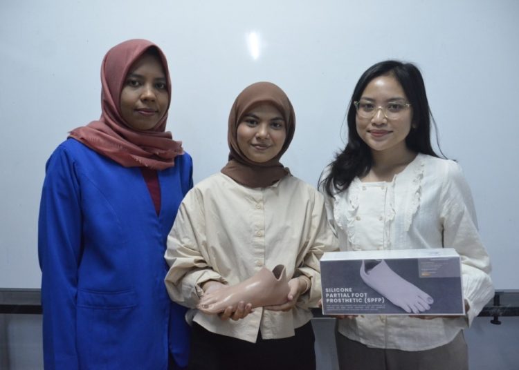 Mahasiswi Teknik Biomedis Udinus Buat Kaki Palsu yang Lebih…