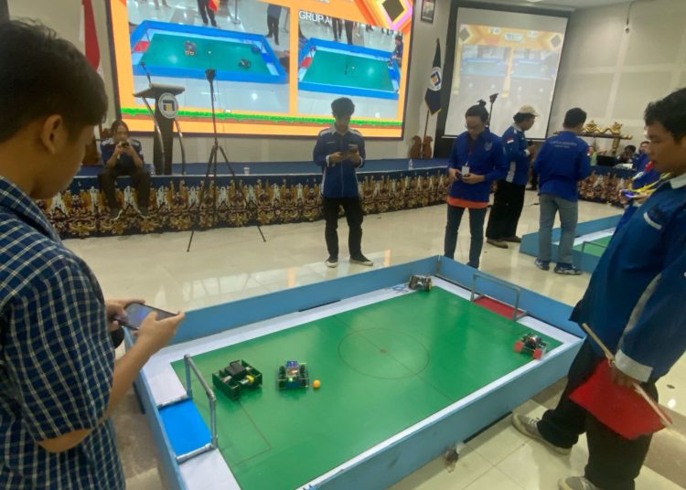 Ajak Siswa SMA/K Kembangkan Kreativitas Rancang Robot... 1 Ajak Siswa SMA/K Kembangkan Kreativitas Rancang Robot…