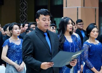 FK UNS Lantik dan Ambil Sumpah 72 Dokter Baru – Universitas Sebelas Maret
