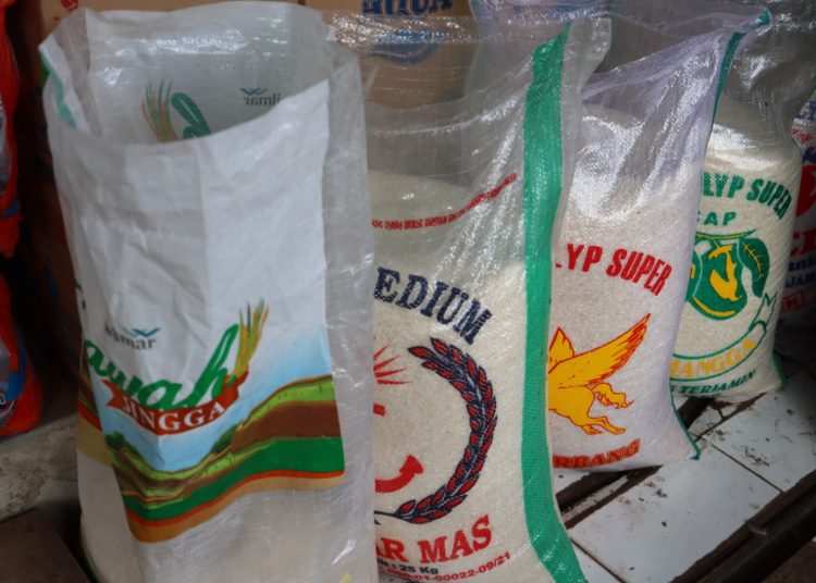 Stok Beras di Pasaran Kota Pekalongan Aman