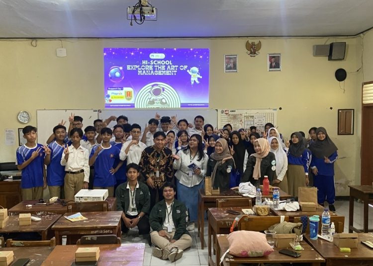Hi-School Jadi Ajang HMM Udinus Kenalkan Prodi Manajemen…