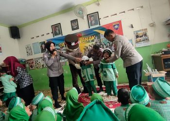 Polisi Sahabat Anak, Sat Binmas Polres Brebes Ajak Anak Tertib Berlalu Lintas Sejak Usia Dini