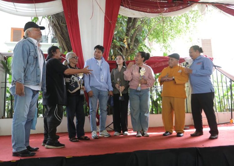 Gelar Lomba Puisi, Relawan Cakra Satya 08 Harap Prabowo-Gibran Perhatikan Nasib Seniman  – Warga Berita