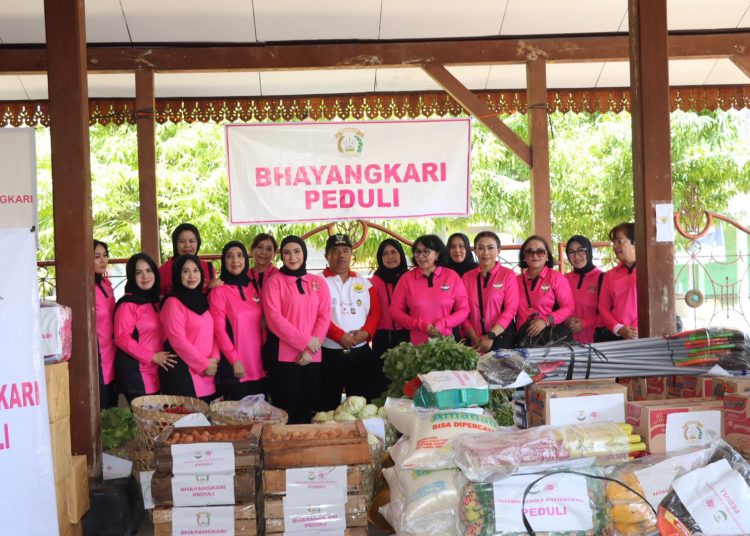 Peduli Banjir di Kabupaten Grobogan: Bhayangkari Daerah Jawa Tengah Salurkan Bantuan
