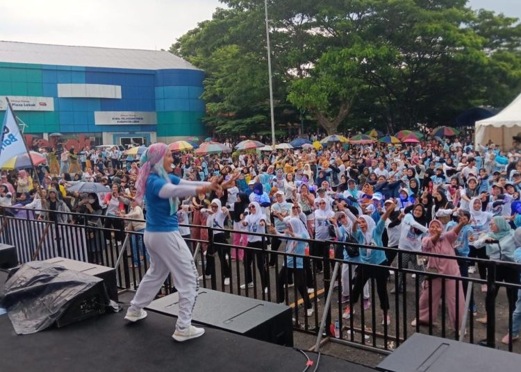 Ribuan Warga Meriahkan Senam Gemoy dan Konser Indonesia Maju di Lebak – Warga Berita