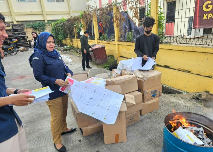 KPU Tangsel Musnahkan Surat Suara Rusak dan Surat Suara Lebih – Warga Berita 1 KPU Tangsel Musnahkan Surat Suara Rusak dan Surat Suara Lebih – Warga Berita