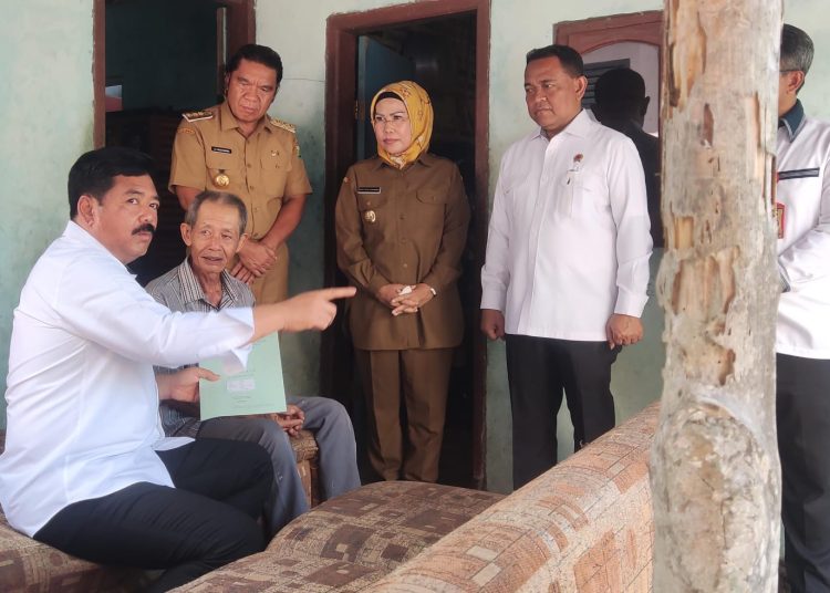 Bupati Serang Minta Masyarakat Tak Asal Agunkan Sertifikat Tanah – Warga Berita