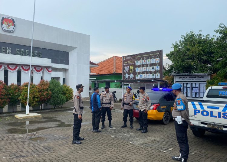 Wasdal, Kasi Propam Polres Brebes Cek Personel Jaga KPU dan Bawaslu 1 Wasdal, Kasi Propam Polres Brebes Cek Personel Jaga KPU dan Bawaslu