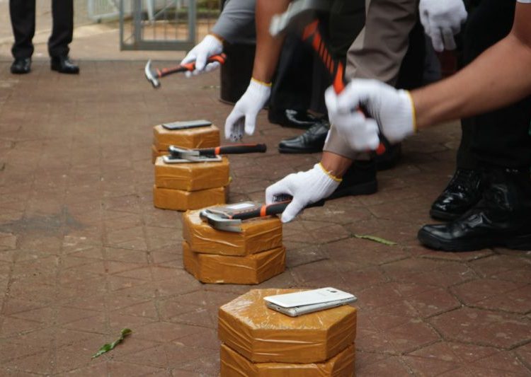 Ratusan telepon seluler milik warga binaan Lapas Semarang dimusnahkan 1 Ratusan telepon seluler milik warga binaan Lapas Semarang dimusnahkan