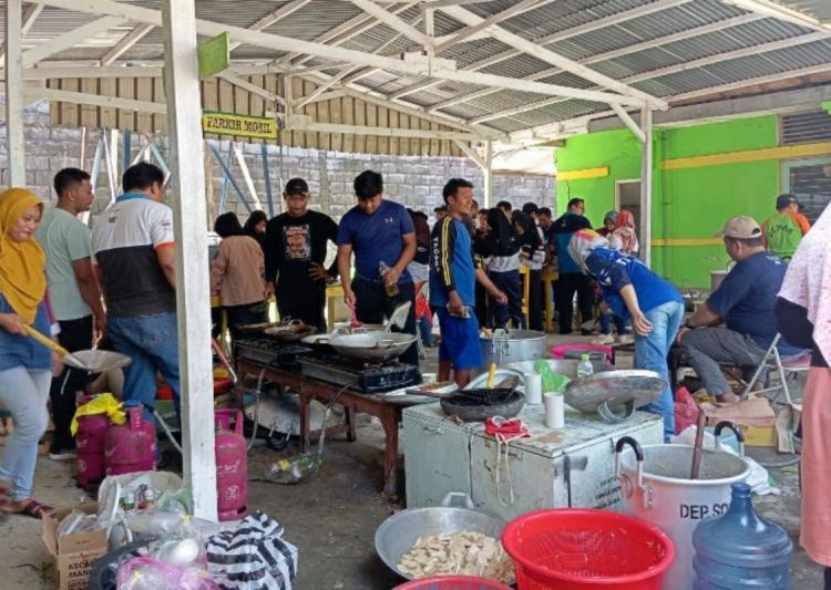Korban banjir Demak masih dievakuasi, tanggul jebol ditutup kantong pasir 1 Korban banjir Demak masih dievakuasi, tanggul jebol ditutup kantong pasir