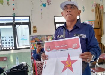 Ada surat suara ditempel simbol palu arit di TPS Semarang