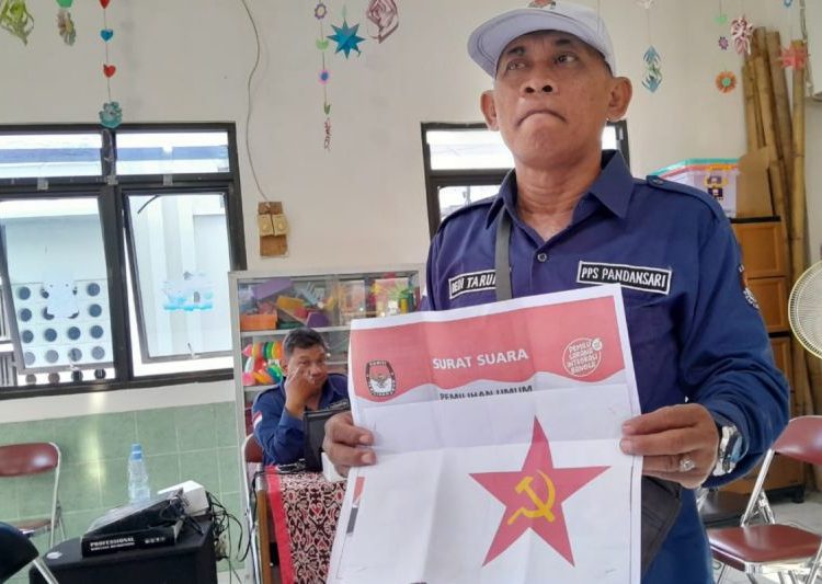 Ada surat suara ditempel simbol palu arit di TPS Semarang