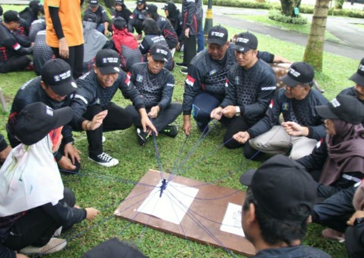 "Fun game" perkuat kebersamaan jajaran Kemenkumham Jateng 1 “Fun game” perkuat kebersamaan jajaran Kemenkumham Jateng