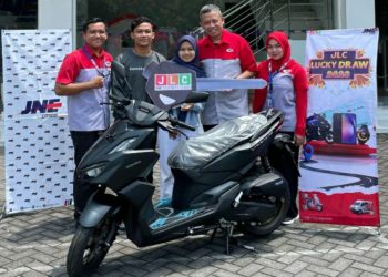 Member JLC asal Pasuruan raih sepeda motor dari JNE