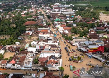 Jalan Semarang-Purwodadi lumpuh karena banjir