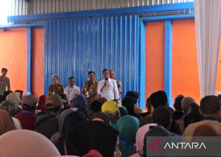 Presiden serahkan bantuan pangan kepada 1.000 KPM di Sukoharjo