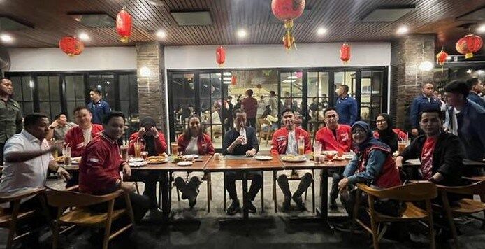 Malam Mingguan Bersama Kaesang-Giring, Jokowi Mengaku Karena Diundang 1 Malam Mingguan Bersama Kaesang-Giring, Jokowi Mengaku Karena Diundang
