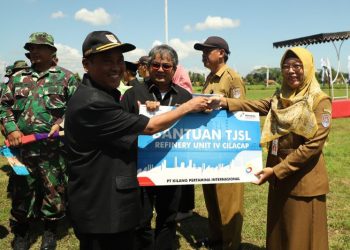 Kilang Cilacap serahkan perangkat komputer untuk desa sasaran TMMD