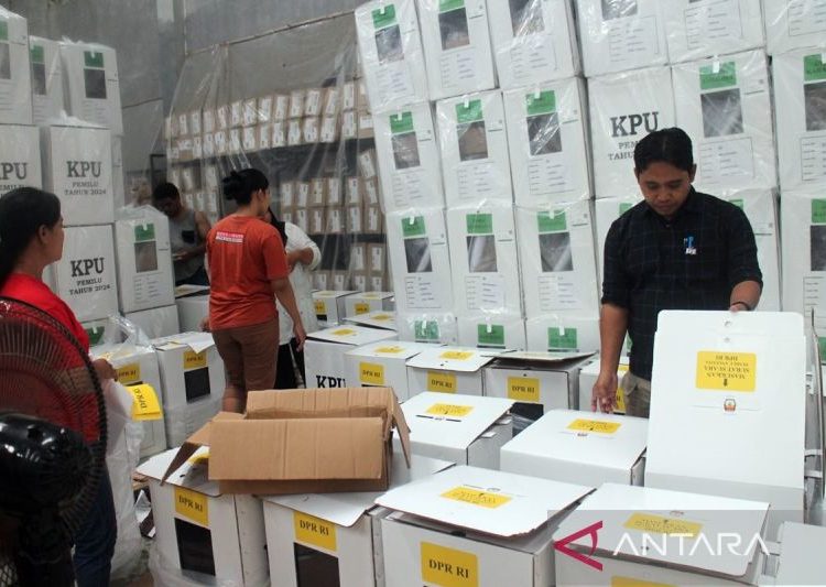 KPU Surakarta siapkan logistik pemilu pendistribusian ke ppk dan pps