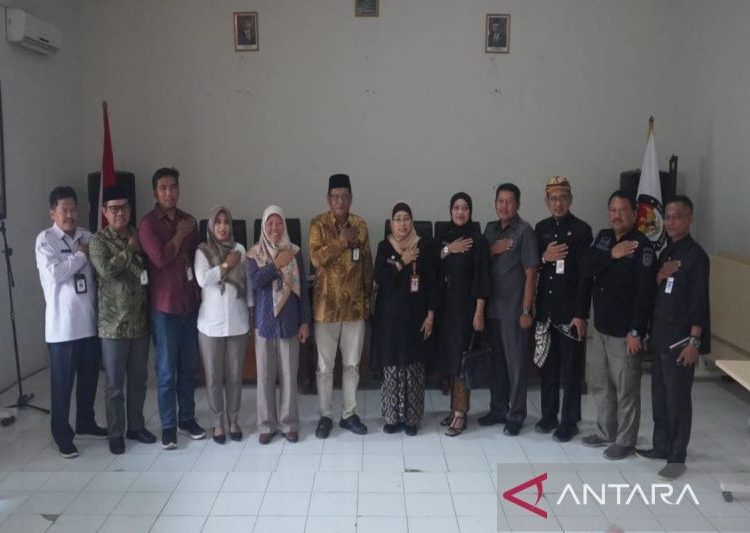 Honor untuk petugas KPPS Pemilu 2024 di Kabupaten Batang Rp23,6 miliar 1 Honor untuk petugas KPPS Pemilu 2024 di Kabupaten Batang Rp23,6 miliar