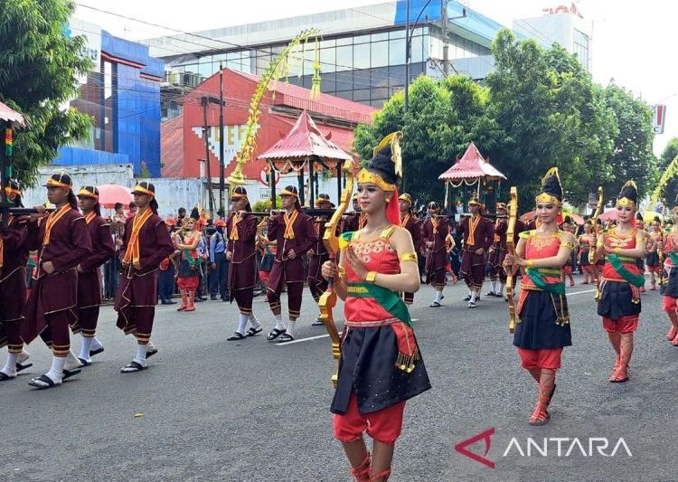 Peringatan hari jadi Banyumas, empat pusaka kebesaran dikirab