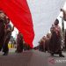 Peserta kirab bentangkan bendera Merah Putih sepanjang 200 meter di Batang