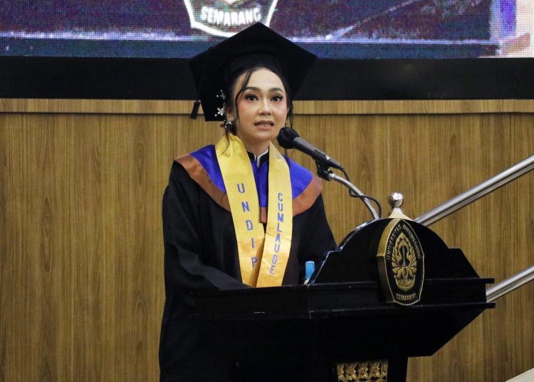 Wow, Rahel Wisudawan Undip Peraih IPK 4: Jadilah Agent Of Change