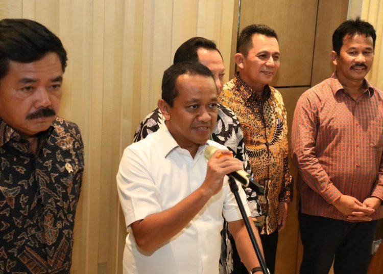 Bantah Prabowo Sakit, Bahlil Klaim Baru Bertemu Kemarin 1 Bantah Prabowo Sakit, Bahlil Klaim Baru Bertemu Kemarin