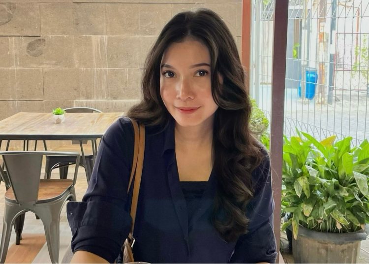 Nabila, Lulusan FEB Undip Berprestasi dan Pengusaha Muda 1 Nabila, Lulusan FEB Undip Berprestasi dan Pengusaha Muda